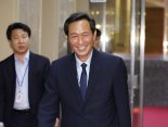 우상호 정무수석, 야당 대표 예방 이어가…"초당적 협력과 소통 최선"