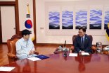 "김흥국에게 '임을 위한 행진곡' 부탁할까"…대통령 임명식 맡은 탁현민의 고민
