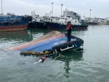 군산항 선박 침몰…승선원 없어