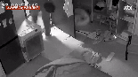 빈집 침입해 女속옷 훔친 男... 귀가 3분 전까지 집안에 있었다 [영상]