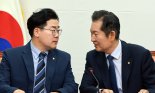 "이 대통령 체포동의안 가결 후 웃어?"..왕수박 논란에 정청래 "충심으로 가득 차 있다" 해명