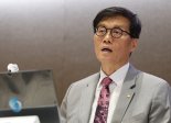 이창용 "가계부채 말 한마디로 해결될 문제 아냐"