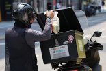 배달앱 "1만원 주문은 수수료 전액 면제"..점주들 반응은 '시큰둥' 왜?