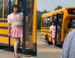 '女 교복' 입고 스쿨버스 몬 운전사..버스이름은 '로리타 라인' 경악
