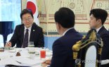 여야 지도부 만난 李대통령 "대선 공약 공통 부분 실천할 수 있지 않나"