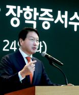 SK그룹, 2代에 걸쳐 '박사 천명 배출'...최태원 "사회의 거목돼 달라"