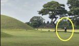 경주 왕릉에서 ‘나이스 샷’, 외국인이 보고 “이래도 돼?”