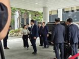 결국 지상으로 출석한 尹…'진술거부권 행사' 묻자 묵묵부답