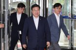 윤호중, 장관 지명 후 첫 출근..."시민과 함께하는 동행 정부 되겠다"