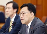 김병환 "채무탕감 관련 도박빚 심사..외국인 포함 여부 살필 것"
