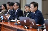 "주택 투기가 주거 불안정 불러" 집값 잡기 메시지 [대출 규제 부동산 시장 직격]