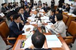 정무위, 추경안 의결…'배드뱅크' 도입 예산 4000억원 편성