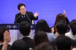 [fn사설] 李대통령,'실용'초심 잃지 말고 경제 도약 이뤄내야