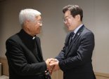 李대통령, 유흥식 추기경 접견…"2027년 전 교황 알현 기회 갖고 싶어"