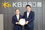 주형환 부위원장, 양종희 KB금융 회장에 감사패…"일·가정 양립 확산"
