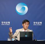 가계대출 확대에 금리 인하 속도조절...“수도권 집값 하락 시 8월 인하 가능성”[한은, 금리 2.50% 동결]