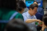 李 대통령 "외식 동참해달라...골목 상권 살아야 경제가 살아"