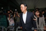 믿었던 측근들의 태도 변화에 특검 '속도전'...尹은 "고립무원 상황"