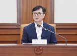기재차관 "관행적 낭비 예산 조정...국정 과제 추진 재투자"