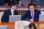 강선우, '조국 그림자'가 보인다..."지키다 문정권 꼴난다" vs "불쌍한 희생양"