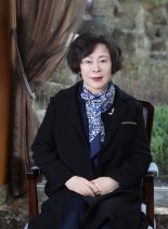신영자, 730억원 롯데지주·쇼핑 주식 전량 처분