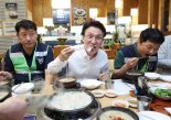 김민석 총리, '민생 쿠폰' 신청 첫날 환경공무관들과 아침 식사