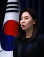 강준욱 국민통합비서관 자진사퇴…대통령실 "국민 요구 수용한 결정"
