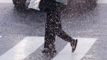 폭우에 샌들 신고 출근했는데.."굉장히 예의없는 행동" 비난한 상사 [어떻게 생각하세요]