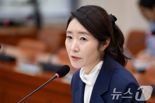 강선우, 장관 임명도 안됐는데... 여가부서 업무 보고 받아