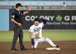 "악몽 같은 부상 악령" 김하성, 허리 통증으로 또 결장… 불안감 증폭
