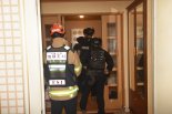 "나는 착하게 살아온 사람" 월 300만원에...아들 사제총기 살해범