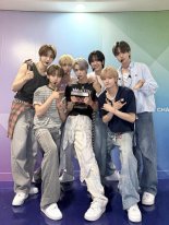 [fn★뮤직텔] '노바♥' 누에라, 다양 콘텐츠로 증명한 '빛나는 소통돌'