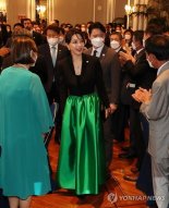 "30대 같은 50대 멋쟁이 여성에게 줄 선물"…서희건설, 반클리프 직원에 한 말