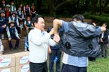 서대문구, 폭염 속 현장 근로자 150명에 보냉조끼 지급