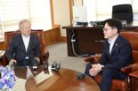경총 찾은 김정관 산업부 장관 "함께 어려운 상황 헤쳐 나가자"