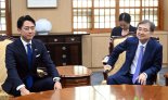 한일 '셔틀외교' 물꼬 트나..외교장관, 고이즈미 日농림수산상과 이례적 만남