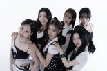 iii, 독창적 세계관 품고 '정식 데뷔' 예고…'두근두근'