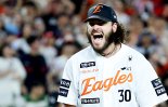 한화 팬 심장 폭발… 코디 폰세, 개막 15연승·200K로 KBO 전설 등극
