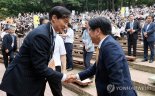 '광복절 특사' 조국 만난 강기정…"김대중 회고록 읽으며 국민 만날 준비 중"