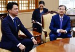 외교부, 日고이즈미 야스쿠니신사 공물 참배에 '유감'
