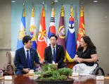 국방부 장관, 덕워스 美 상원의원 면담 "확장억제 실행력 제고·조선·방산 협력" 논의