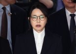 '피고인' 김건희 재판 시작…법정 선 모습 공개