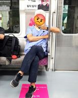 "의사 망신이다" 수술복 입고 임산부 좌석에…병원 신상까지 확산
