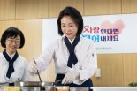 '김혜경 여사' 질문에 李대통령 "조심스러운 주제"…김 여사는 '조용한 내조' 이어가