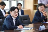 김정관 산업부 장관, 철강·석유화학 현장 찾아 구조개편·안전 강화 강조