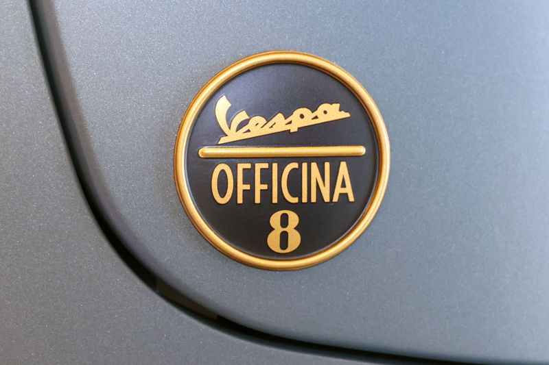 이탈리아 모터사이클 브랜드 베스파가 지난 12일 서울 강남구 모토플렉스 서울점에서 2026년형 신모델을 공개했다. ‘스프린트 오피치나8’은 베스파의 실험 부서에서 영감을 받은 모델로, 브랜드의 기술적 유산과 장인 정신을 현대적으로 재해석한 모델이며 스페셜 에디션 한정판으로 출시되었다. 사진&#x3D;서동일 기자