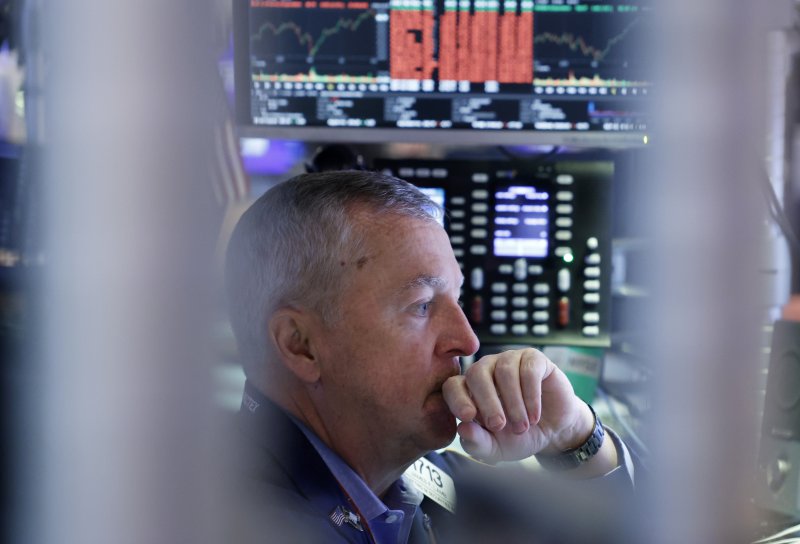 뉴욕 증시 3대 지수가 6일(현지시간) 인공지능(AI) 관련주 매도 재개 속에 반등 하루 만에 하락했다. UPI 연합