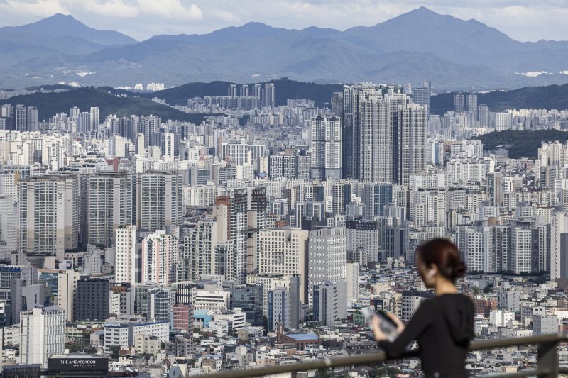 서울 남산에서 바라본 아파트 단지 모습. 뉴시스