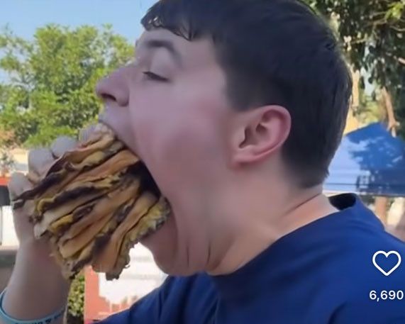 미국의 10대 소년 아이작 존슨(Isaac Johnson)이 ‘세상에서 가장 큰 입’을 가진 인물로 다시 한번 화제를 모으고 있다./ 사진 = 인스타그램 캡처