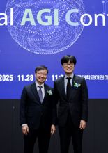 서울대병원·네이버, 한국형 의료 LLM 공개..의료 소버린 AI 첫 발